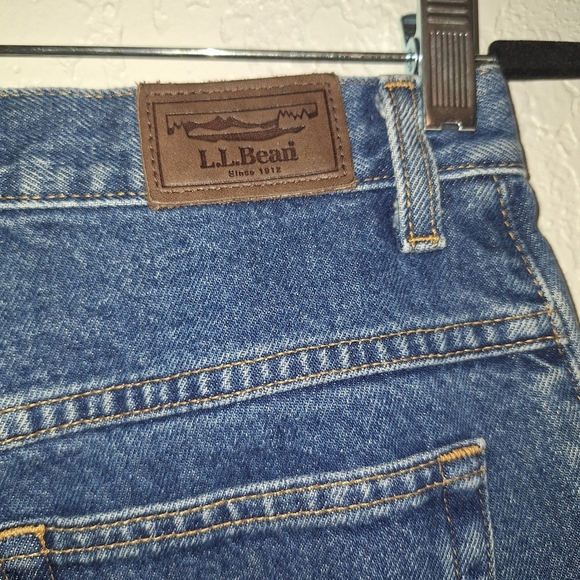 LL Bean Classic Fit Jeans Womens 8 Regular Blue Medium Wash Denim Tapered Jeans - Picture 7 of 11